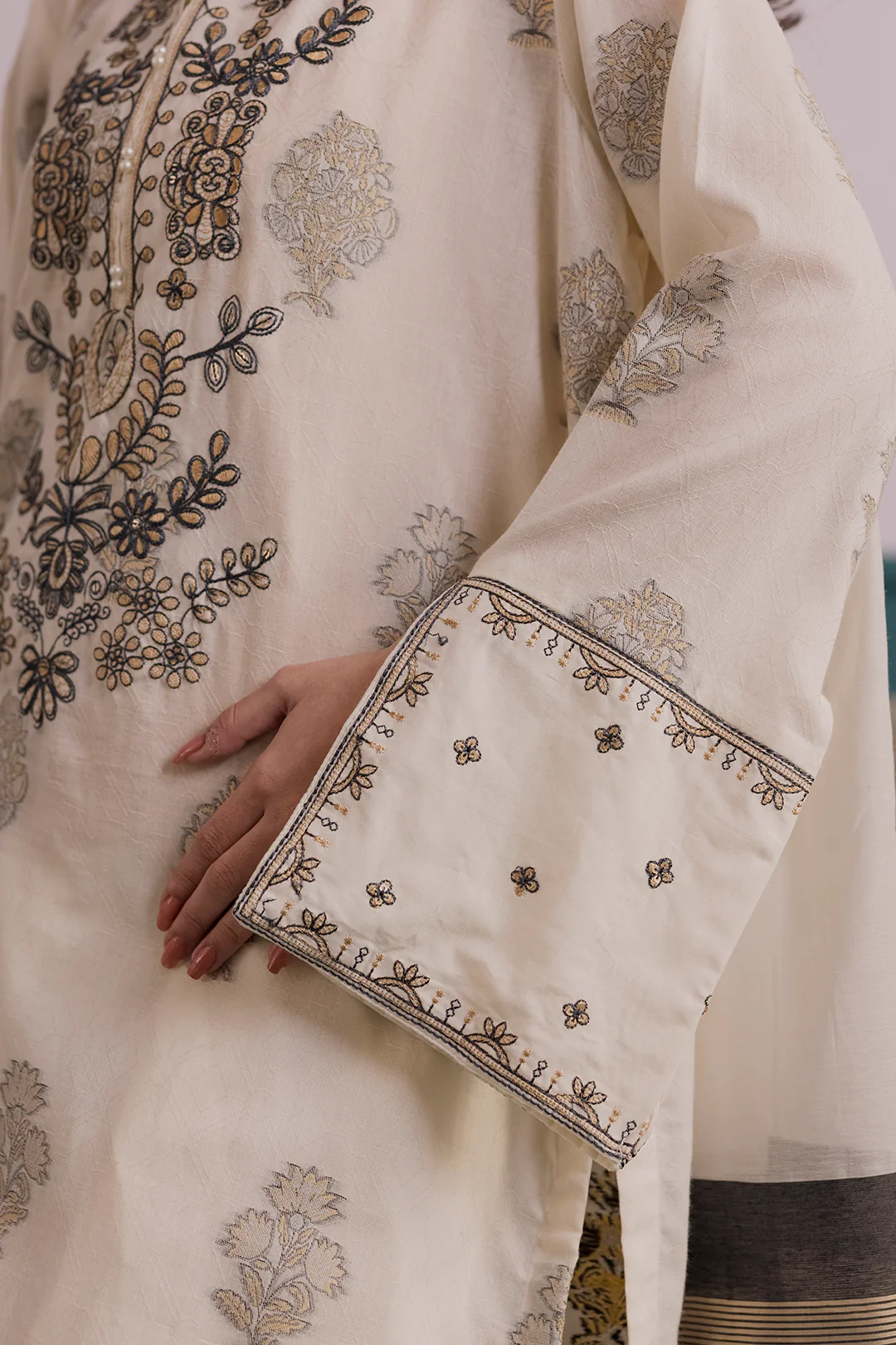 Embroidered Kurta Dupatta Trouser - 2533 - Image 6