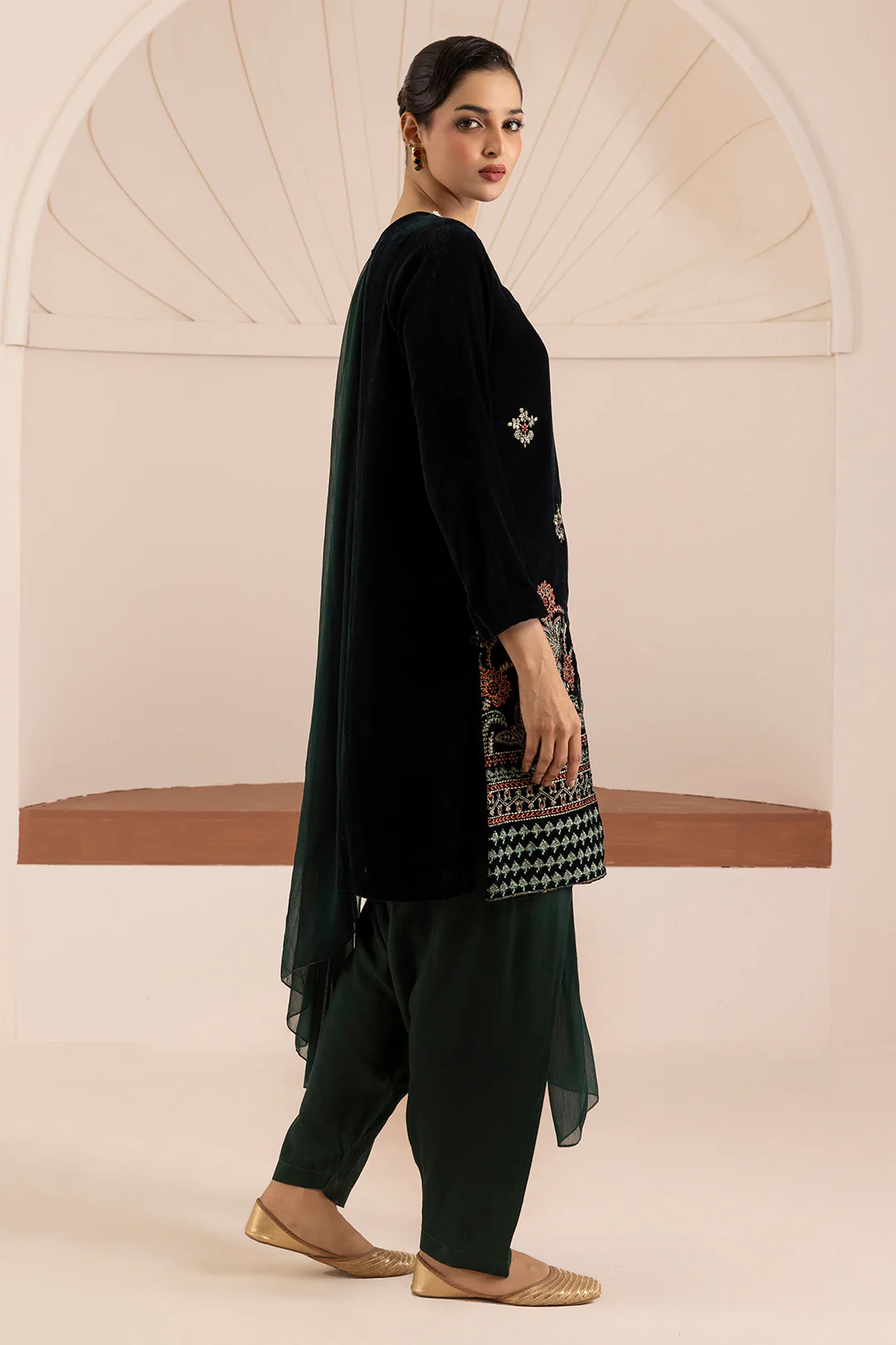 Embroidered Kurta Dupatta Trouser - 3283 - Image 17