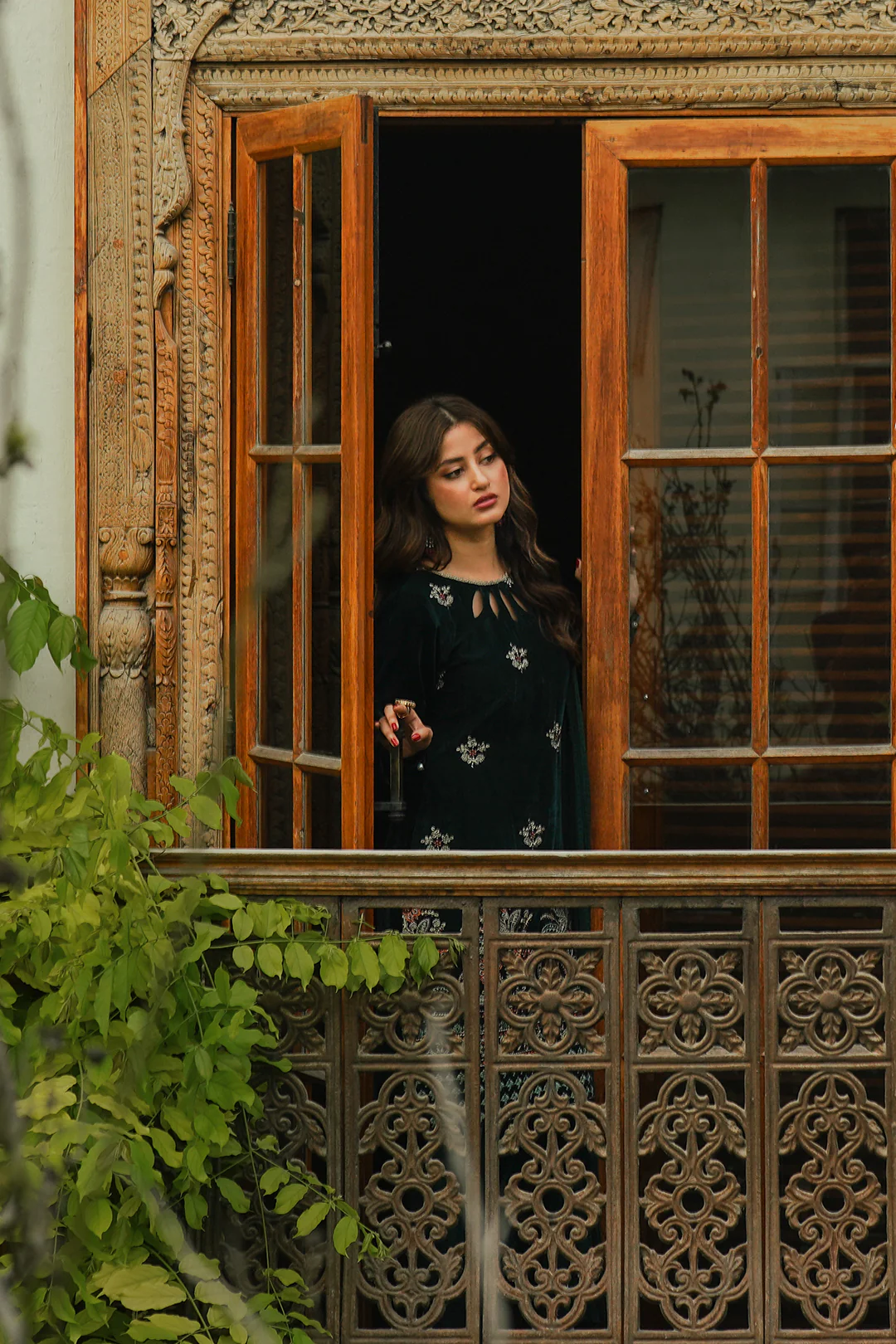 Embroidered Kurta Dupatta Trouser - 3283 - Image 9