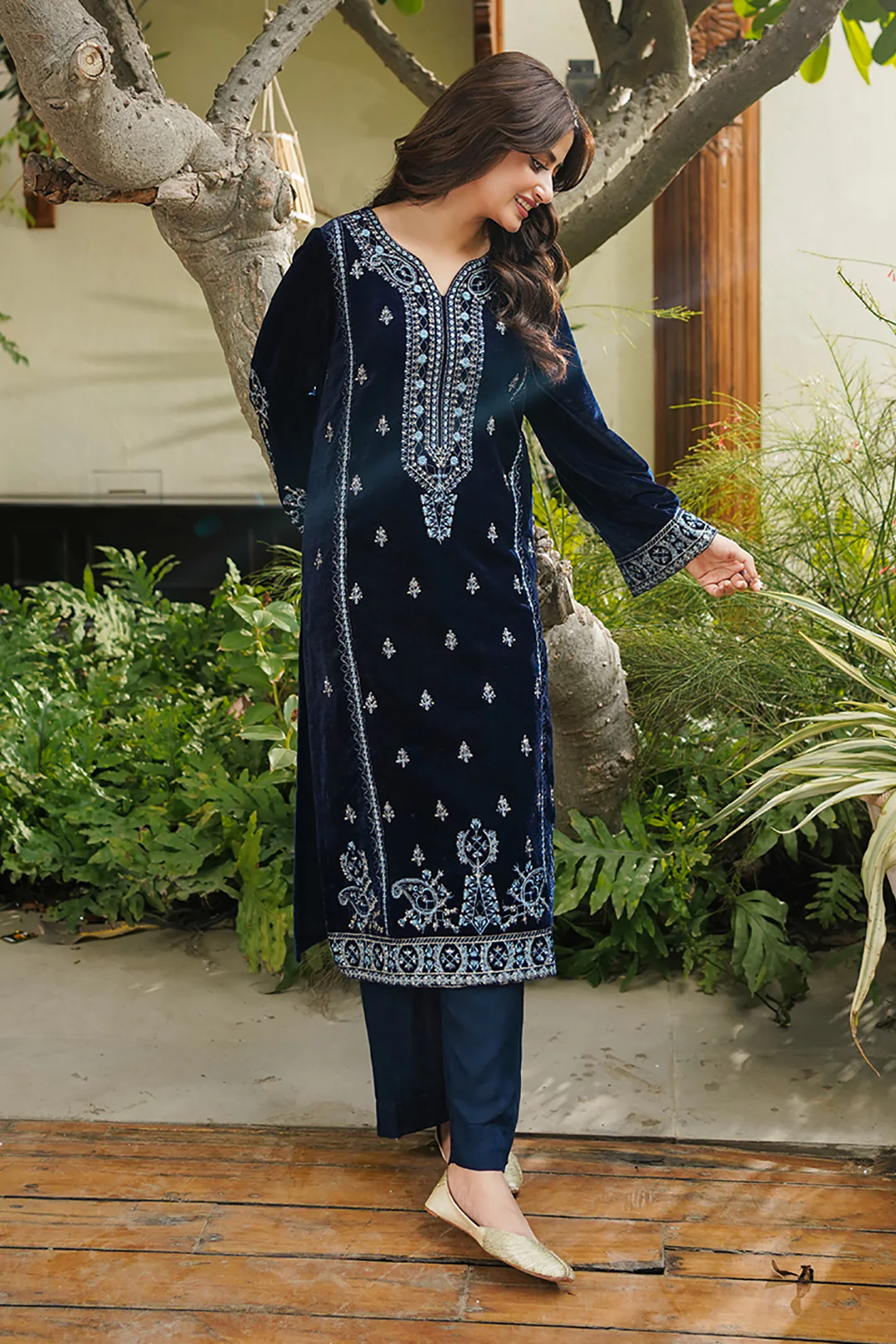 Embroidered Kurta Trouser - 3276 - Image 5