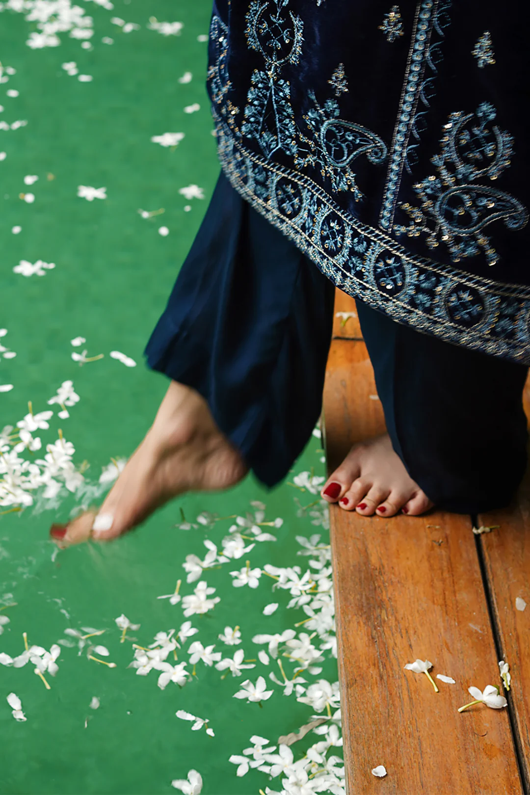 Embroidered Kurta Trouser - 3276 - Image 7