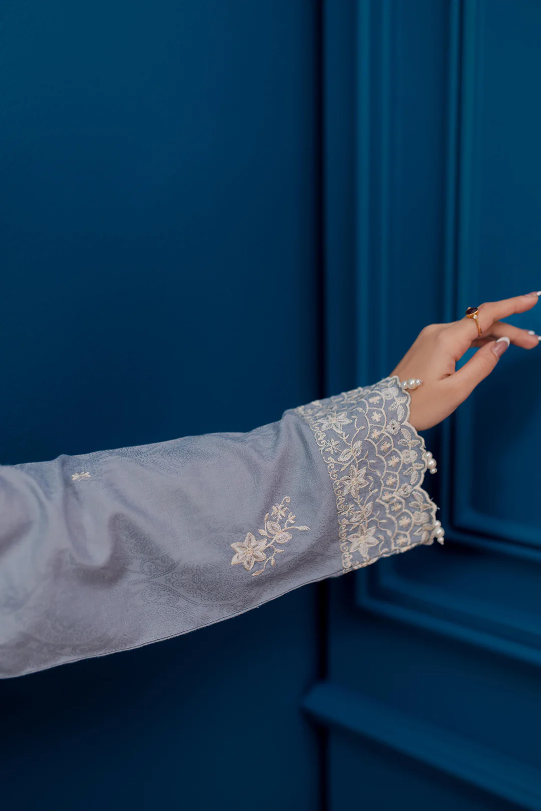 Embroidered Kurta Trouser - 3350 - Image 4