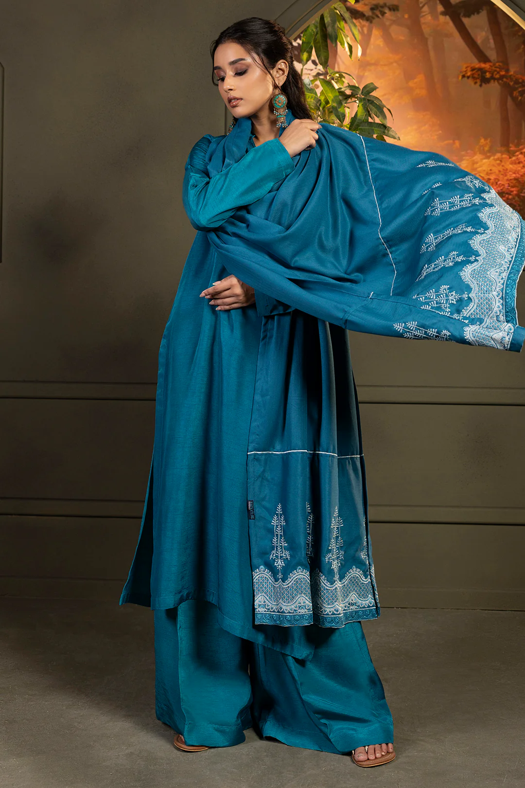 Embroidered Shawl - 0016 - Image 4