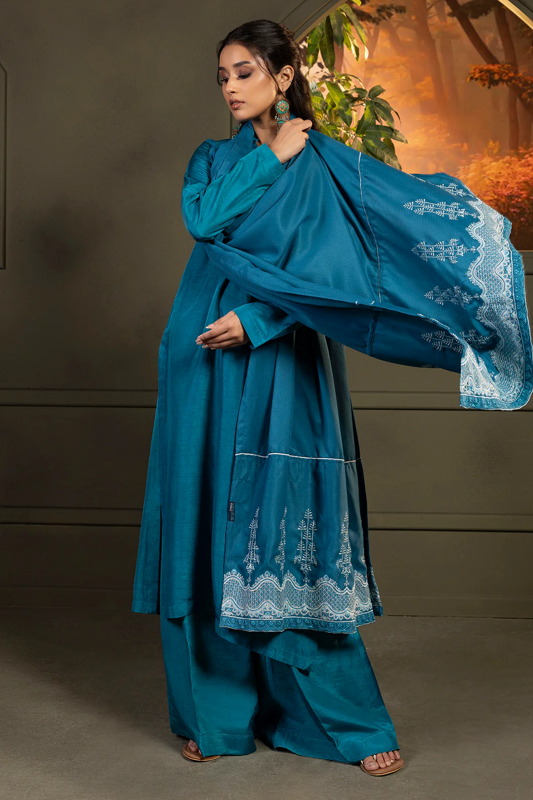 Embroidered Shawl - 0016 - Image 9