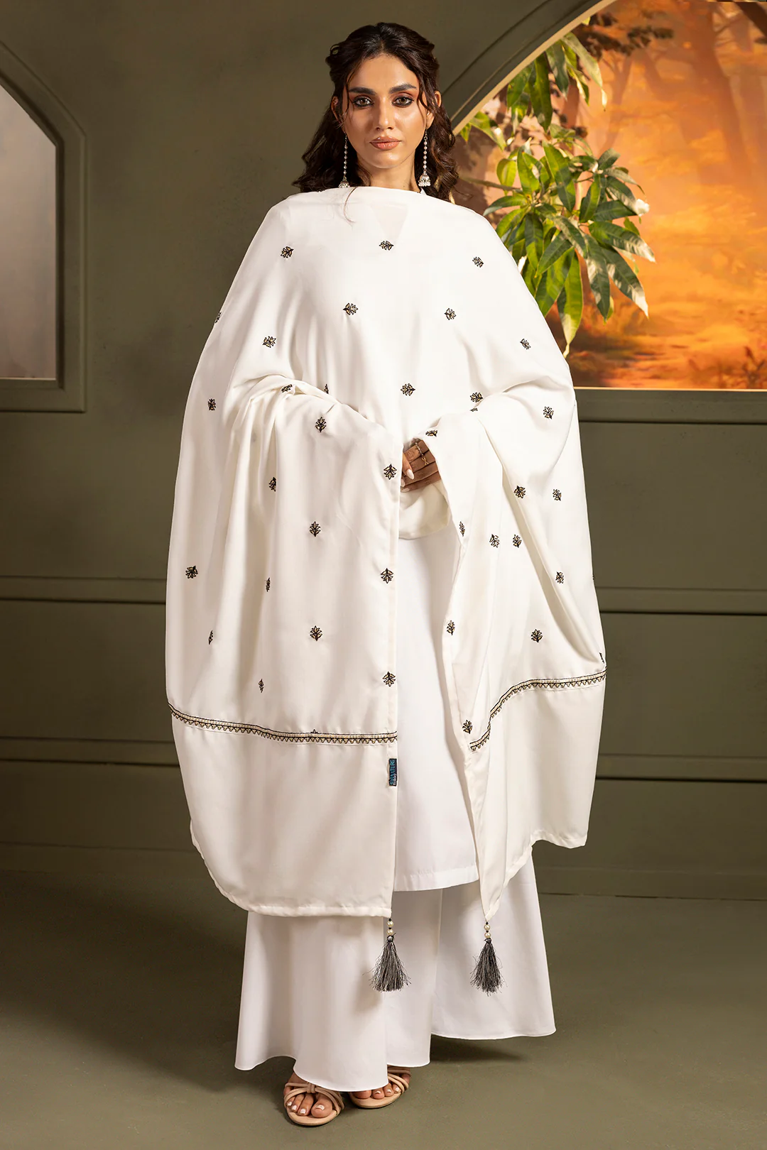 Embroidered Shawl - 0017 - Image 4